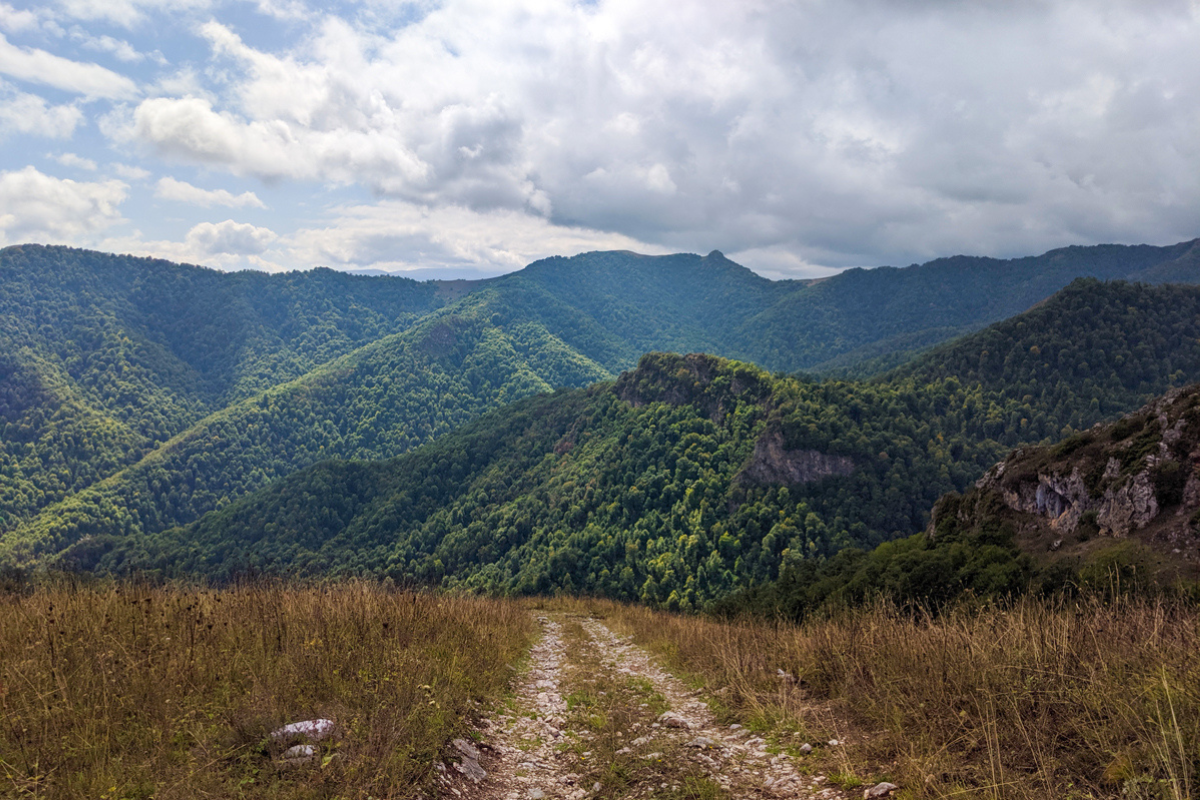 Երեք բազեների արահետ