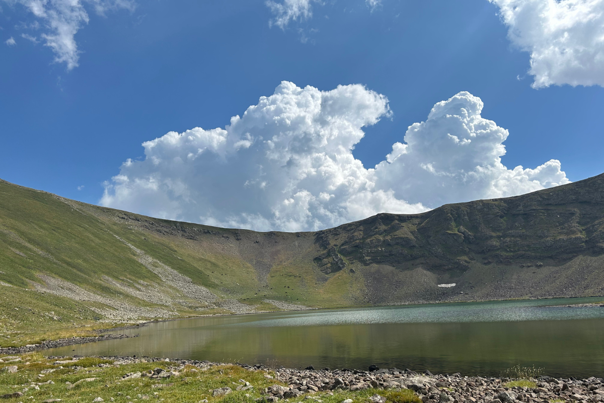 Նազելի լիճ